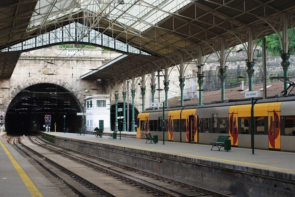 Train à la gare de Faro