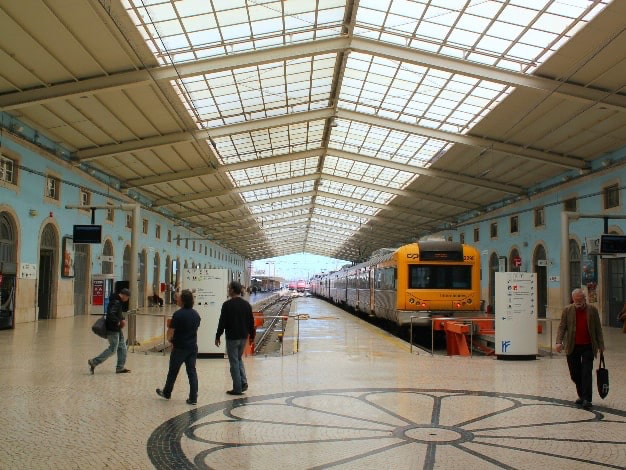 Quai de la gare de Lisbonne Santa Apolonia